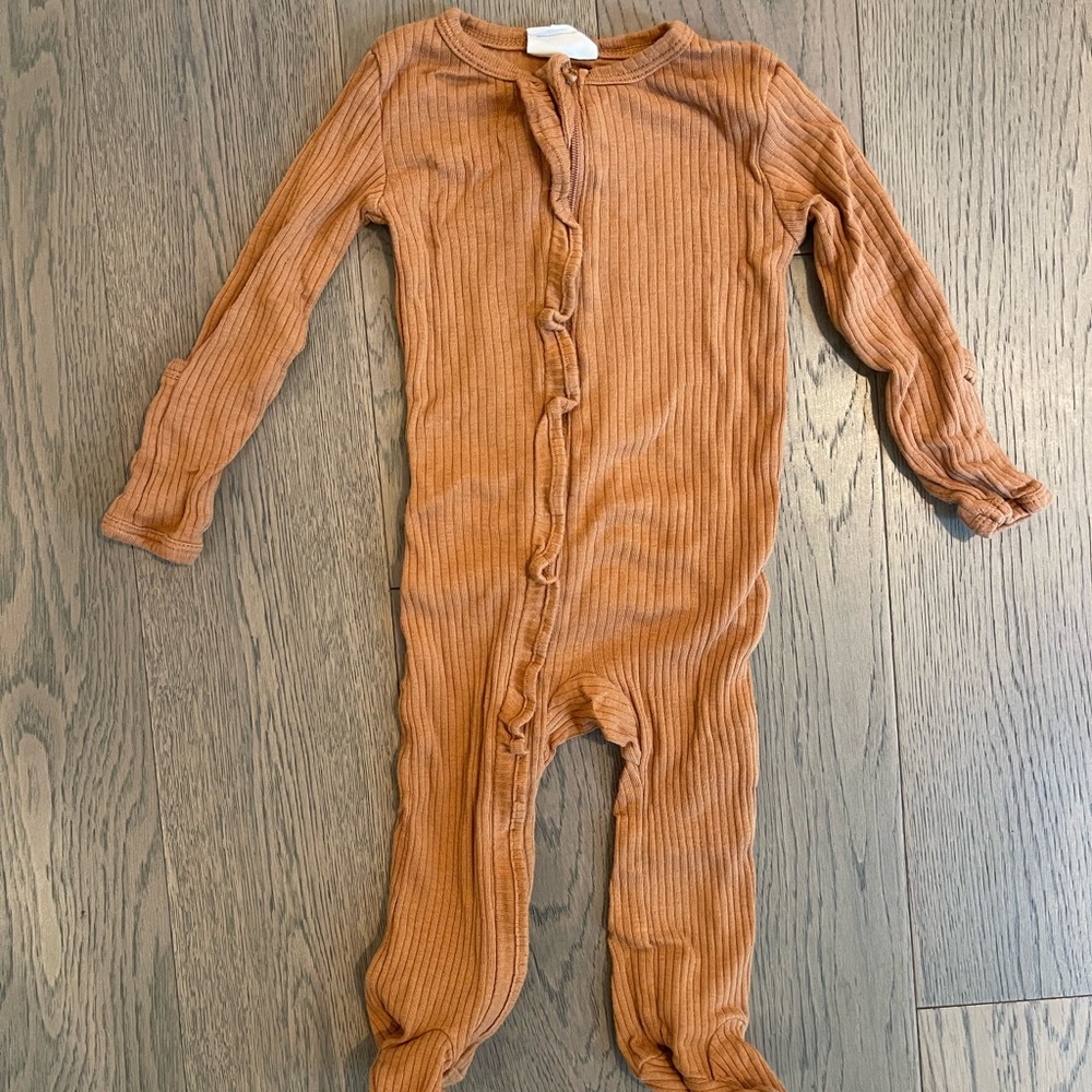 Spearmint baby cider ruffle ribbed zip footie